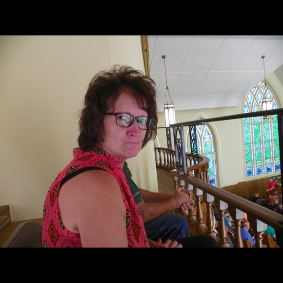 Profile Picture of Debbie Duesing (@doozin) on Poshmark