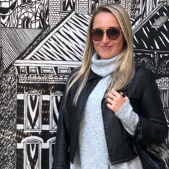 Yevgeniya Shamsutdinova - Poshmark Profile Picture of Yevgeniya Shamsutdinova (@yevgeniya_s) on Poshmark