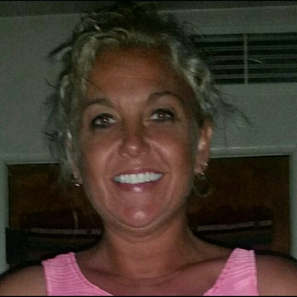 Profile Picture of Allison Daly (@punkymom05) on Poshmark