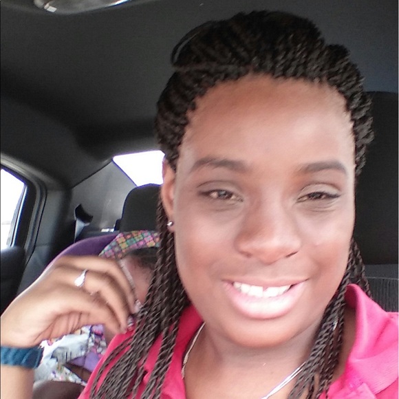 Pamesia Chaverst - Poshmark Profile Picture of Pamesia Chaverst (@pamesia011) on Poshmark
