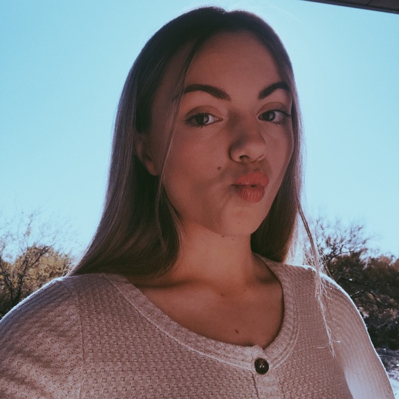 Profile Picture of Jessica Udovich (@jessie2002u) on Poshmark