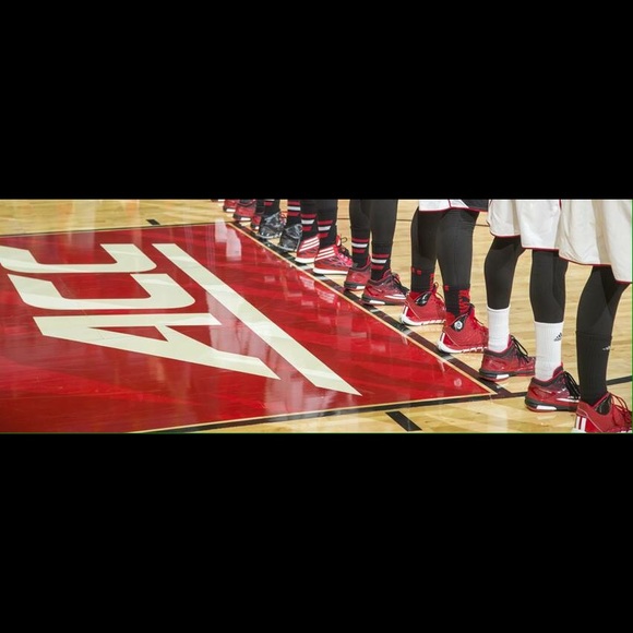 Profile Picture of Heather Daniels (@madhrd1099) on Poshmark