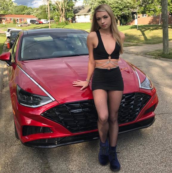 Profile Picture of Sydney Bechmann (@crybaby97) on Poshmark