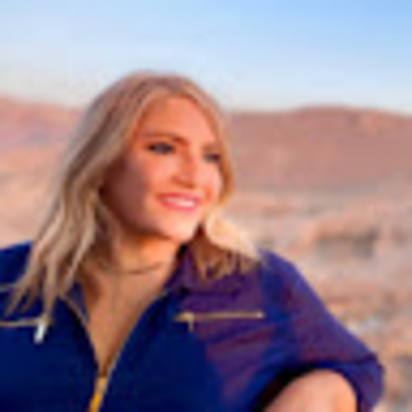 Profile Picture of Grace Schutze (@gracies213) on Poshmark