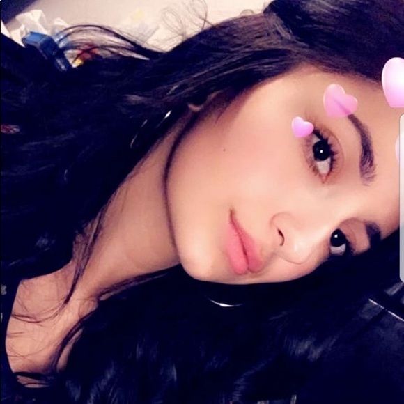 Profile Picture of Kimberly Lickteig (@kblvkwolfe) on Poshmark