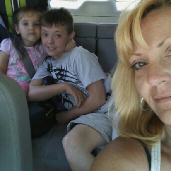 Profile Picture of Jodie Pickering (@jodie520) on Poshmark