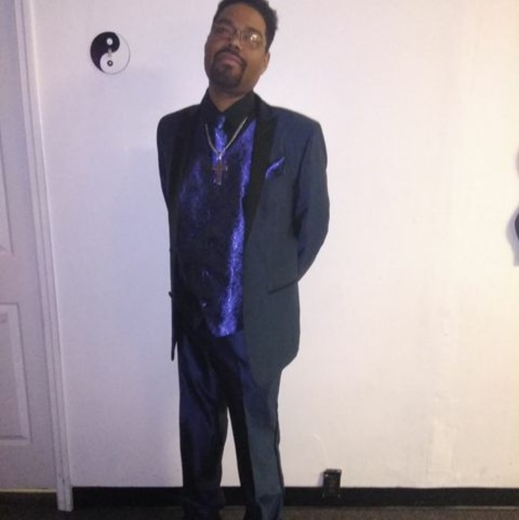 Profile Picture of Curtis Glenn (@curtis_glenn) on Poshmark