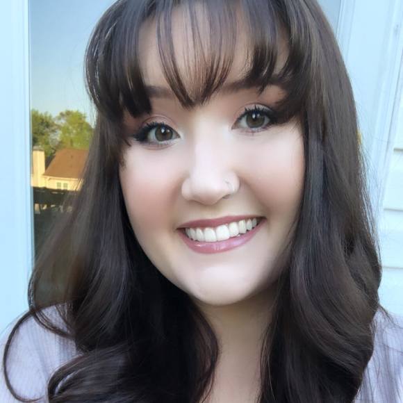 Profile Picture of Emily Varnum (@emirvarnum) on Poshmark