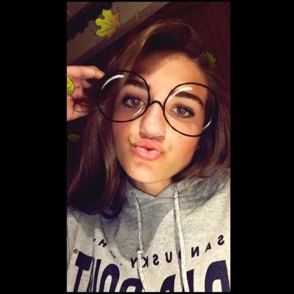 Profile Picture of Alexis Petropoulos (@avpetropoulos) on Poshmark