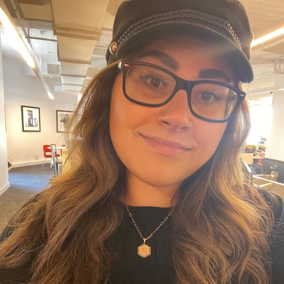 Profile Picture of Joelle Filippi (@joellefilippi) on Poshmark