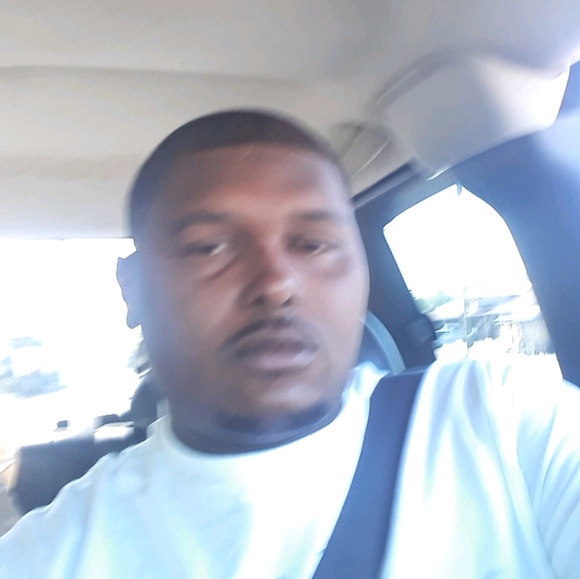 Profile Picture of Robert Cooley (@cooleyboy85) on Poshmark