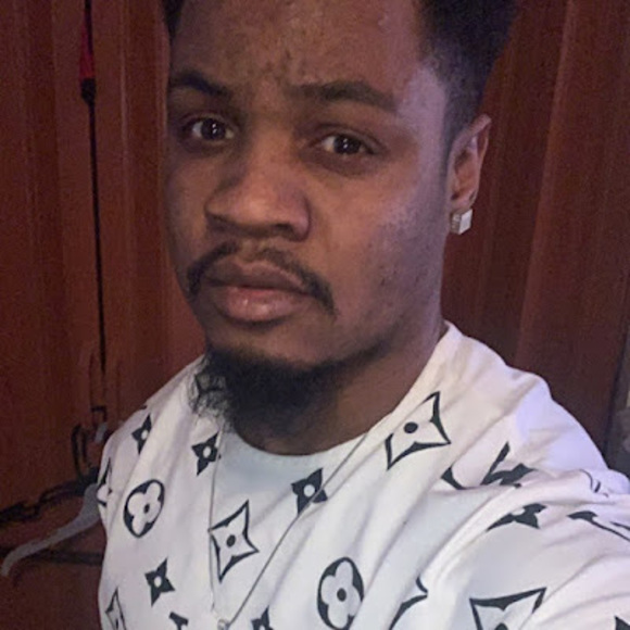 Profile Picture of David Verdieu (@jayvenverdieu) on Poshmark