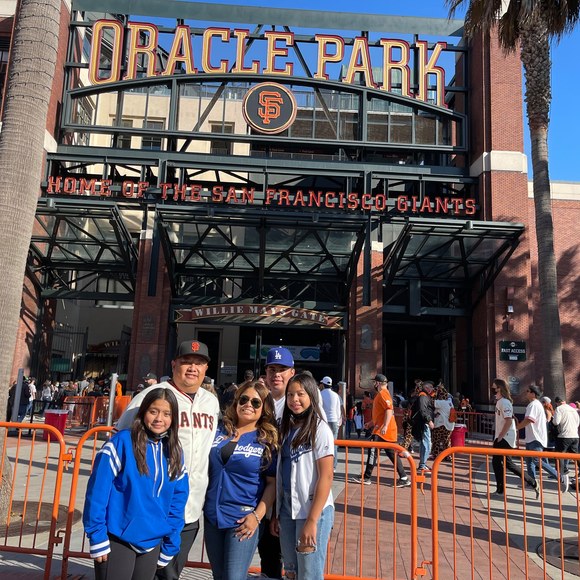 Profile Picture of Viet Vu (@viet_v) on Poshmark