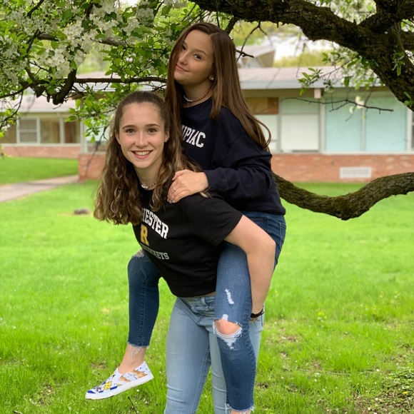 Profile Picture of Nicole Cremin (@ncremin) on Poshmark