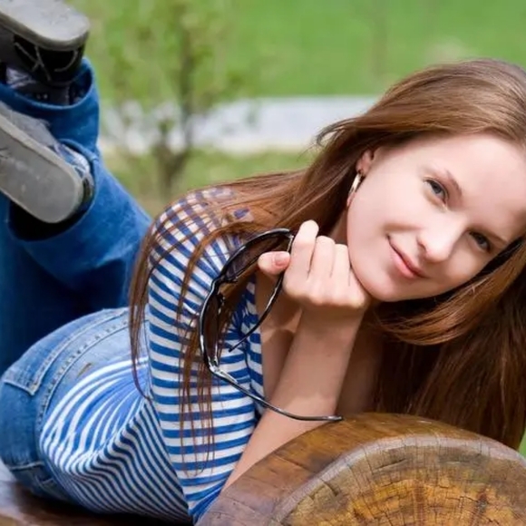 Profile Picture of Davison Anya (@davisonanya) on Poshmark