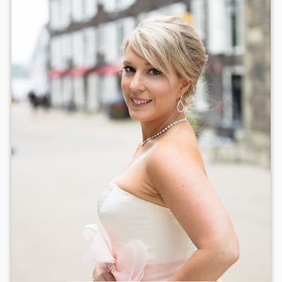 Profile Picture of Danielle Evans-Whiting (@dividevans) on Twitter