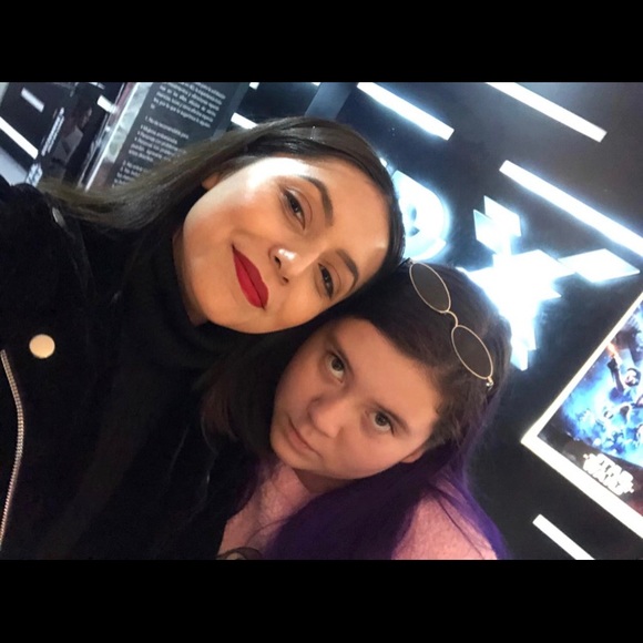 Profile Picture of Fofi Lifu (@fofilifu) on Poshmark