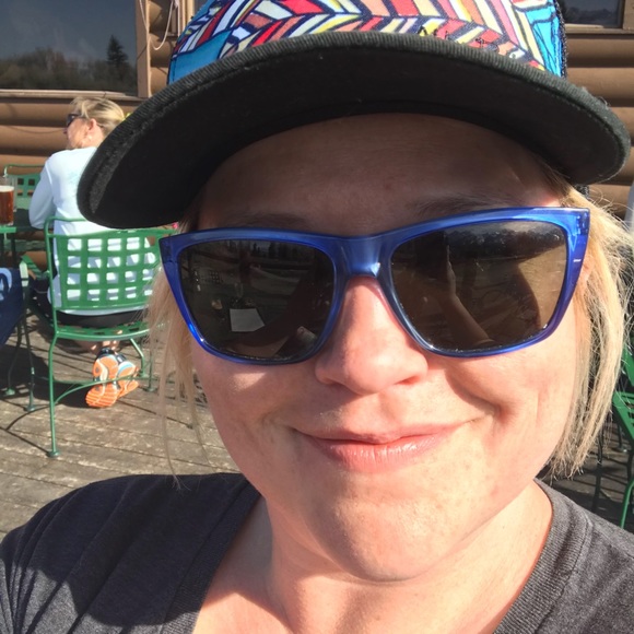 Profile Picture of Erin Kivlin (@ekivlin) on Poshmark