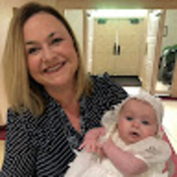 Profile Picture of Nicole Shuert (@nicoleshuert) on Poshmark