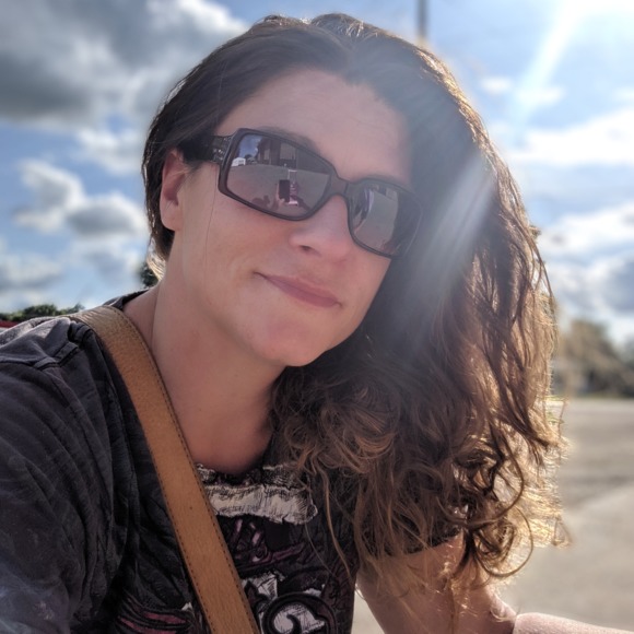 Profile Picture of Tina Farstad (@tinanafar) on Poshmark