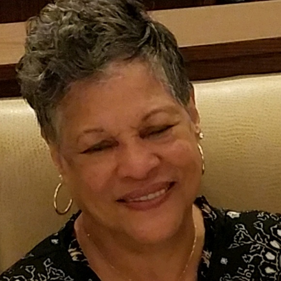 Profile Picture of Iris Woodson (@iwoodson955) on Poshmark