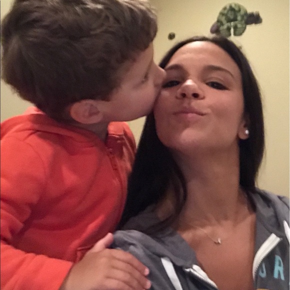 Profile Picture of Karen Slavinski (@karenslavinski) on Poshmark