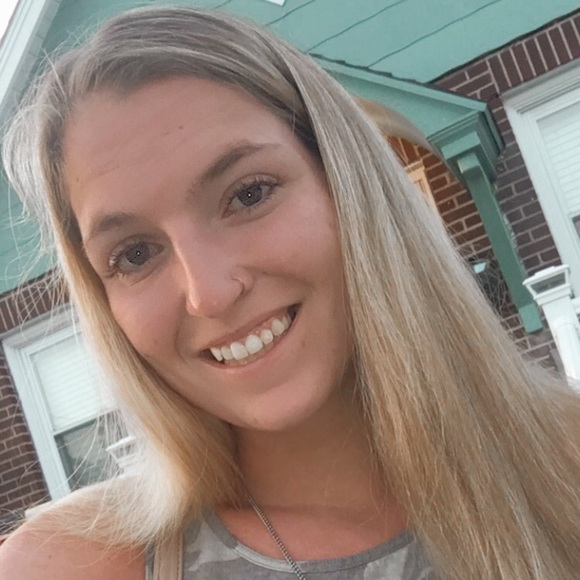 Profile Picture of Julianna Neel (@juliannaneel) on Poshmark