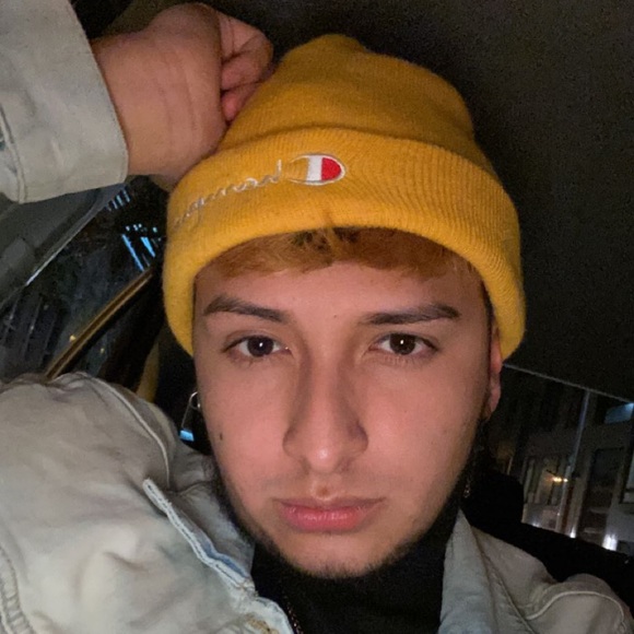 Profile Picture of Eric Cantos (@ericcantosr11) on Poshmark