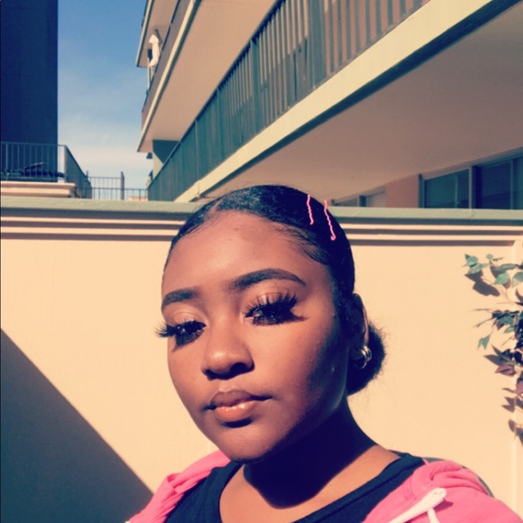 Profile Picture of Dorrah Louissaint (@dorrah320) on Poshmark