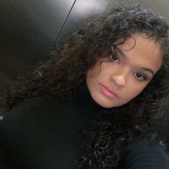 Profile Picture of Angel Jiminian (@angeljiminian) on Poshmark