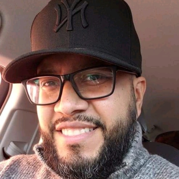 Profile Picture of Jorge Centeno (@centenoj85) on Poshmark
