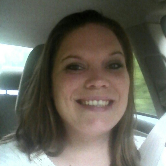 Profile Picture of Michelle Opfer (@missmichelle87) on Poshmark