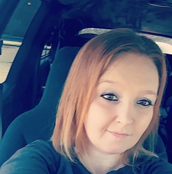 Profile Picture of Danielle Monday (@danielle198613) on Poshmark