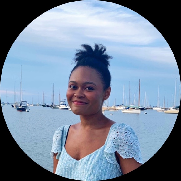 Profile Picture of Shaunna Walsh (@shaunnawalsh) on Poshmark