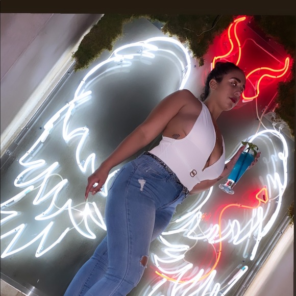 Profile Picture of Anyle Alcazar (@annyalcazar) on Poshmark
