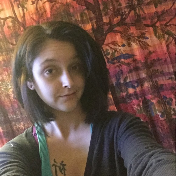 Profile Picture of Bree Mihok (@bmihok45) on Poshmark