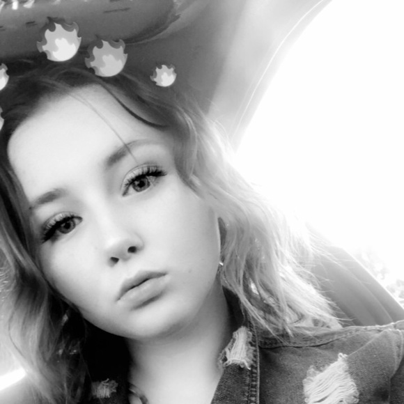 Kylee Sowers - Poshmark Profile Picture of Kylee Sowers (@kyleeraye420) on Poshmark