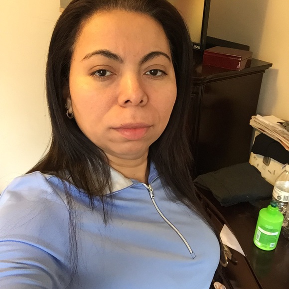 Profile Picture of Daysi antoneth Morejon (@d_morejon) on Poshmark