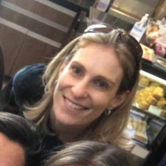 Profile Picture of Fernanda Bruzadin (@februzadin) on Poshmark