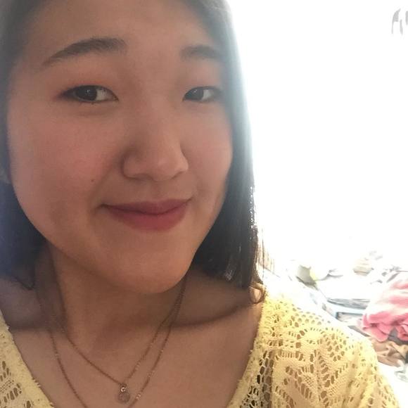 Profile Picture of Kimi Kim (@hyk96719) on Poshmark