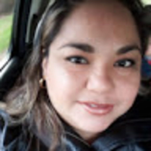 Profile Picture of Emilce Zamora (@emizamfer132) on Poshmark