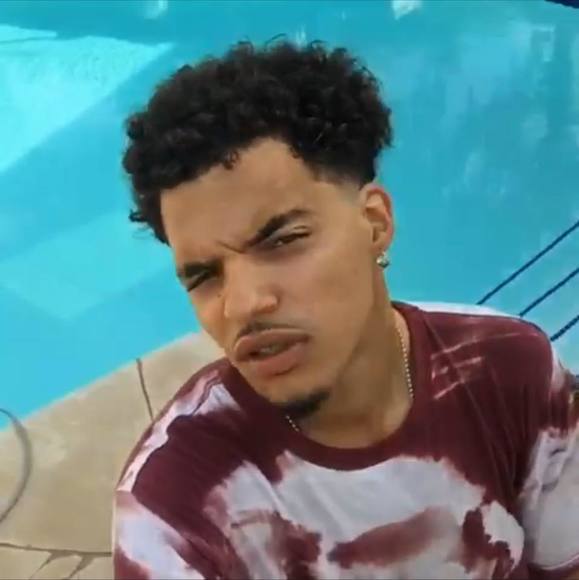 Profile Picture of Chris Blaskowsky (@gangster1049) on Poshmark