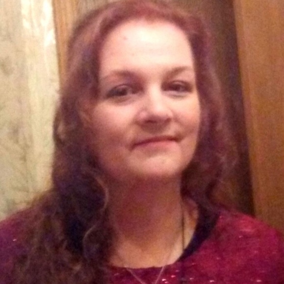 Profile Picture of Michelle White (@shellyg36) on Poshmark