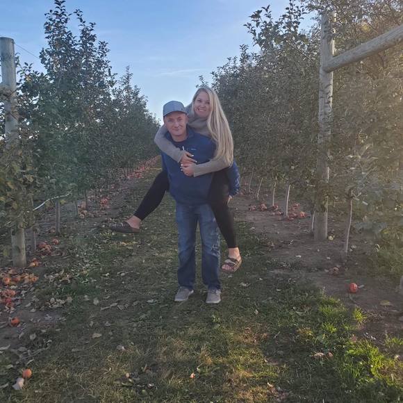 Profile Picture of Sophia Mashak (@sophie_mashak) on Poshmark