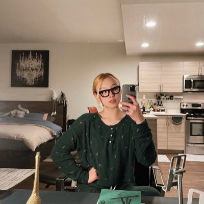 Profile Picture of Raina Kim (@ina_rainakim) on Twitter