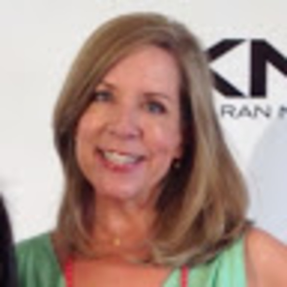 Profile Picture of Robyn Wisinski (@rwisinski) on Poshmark