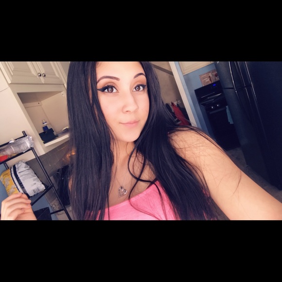 Gabrielle Juliussen - Poshmark Profile Picture of Gabrielle Juliussen (@gabrielle_533) on Poshmark