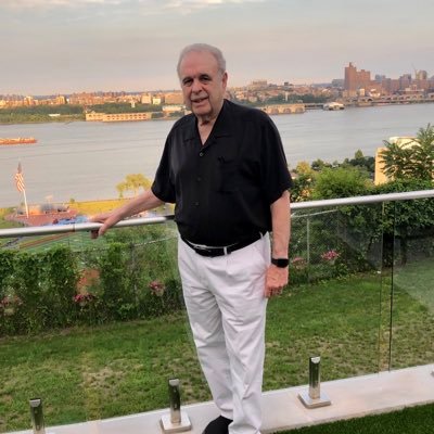 Profile Picture of Tom Lambros (@tombar2) on Twitter