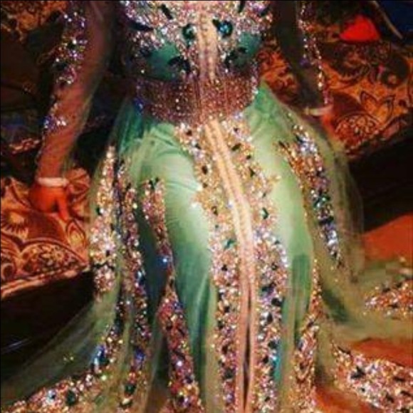 Profile Picture of Hind Chiboub (@hind22) on Poshmark