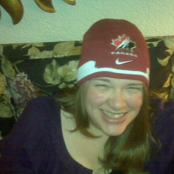 Profile Picture of Deb Bliss (@deblissmiss) on Poshmark